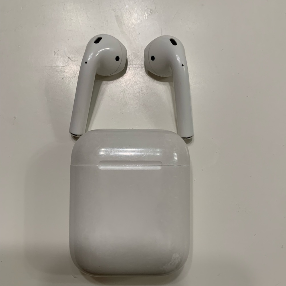 AirPods - Picture 5 of 6